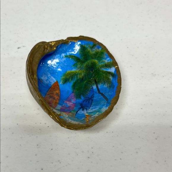 Hand Crafted Tropical Surf Shell Trinket Dish - Picture 3 of 8